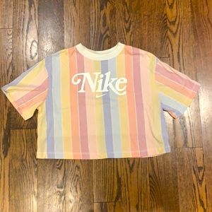 NIKE vintage-style pastel crop tee